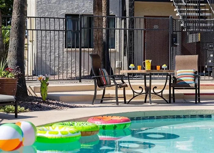 Apartment 107 Fully Furnished 1br Suite-prime Location *