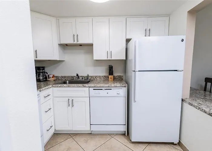Apartment 107 Fully Furnished 1br Suite-prime Location *